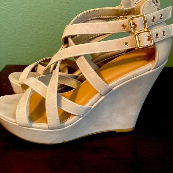 New in Box Size 8 Strappy Wedge Heels by Top Moda - Picture 2 of 8